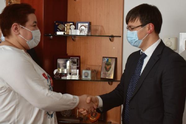 Directorul CNA, Iulian Rusu, a avut mai multe întrevederi cu reprezentanții sectorului asociativ, în cursul acestei săptămâni, între care și o ședință de lucru cu delegația Fundaţiei Soros Moldova.  Șeful CNA a abordat mai multe subiecte de actualitate, menționând interesul instituției spre o comunicare mai largă cu societatea și organizațiile neguvernamentale.   În cadrul discuțiilor, șeful CNA și-a reiterat scopul de a eficientiza activitatea Agenției de recuperare a bunurilor infracționale, solicitând pa