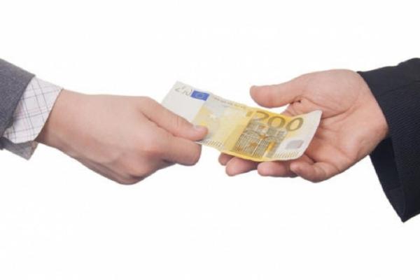  Ofițer de poliție, prins cu mită de CNA și procurorii anticorupție. Ar fi încercat să mușamalizeze un dosar de violență domestică