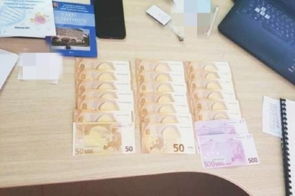  Un șef de secție de la Institutul Oncologic, reținut de CNA și procurorii anticorupție pentru o mită de 2000 de euro