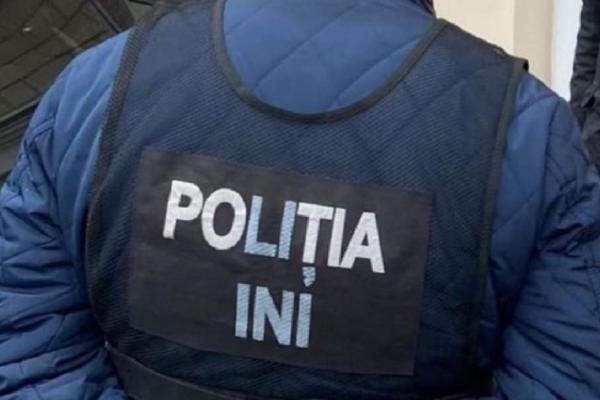 La 15 februarie 2022, Procuratura Anticorupție a expediat în instanța de judecată, cauza penală de învinuire a unui ofițer principal de investigații din cadrul Inspectoratului Național de Investigații, pentru săvârșirea infracțiunii de coruperea pasivă, manifestată prin pretinderea și acceptarea personal a mijloacelor bănești, ce nu i se cuvin, pentru a nu îndeplini acțiuni în exercitarea funcției sale sau contrar acesteia, acțiuni săvârșite prin estorcare de bani (art.324 alin.(2) lit.c) din Codul penal). 