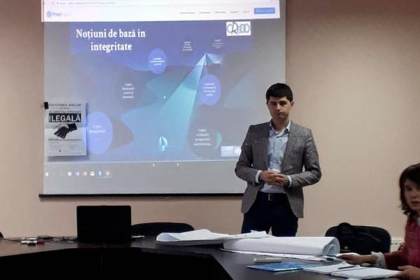 Un grup de 21 de studenți din cadrul Academiei de Studii Economice din Moldova, au participat la o discuție despre fenomenul corupției cu șeful Direcției educație anticorupție a CNA, Vitalie Moisei.  În cadrul discuției, care a avut loc la sediul Centrului Național Anticorupție, studenții au fost familiarizați cu metodele de prevenire a corupției și cu aspectele ce țin de fenomenul dat per ansamblu.  Totodată, studenților le-a fost desfășurată o excursie în izolatorul CNA, dar și în cadrul mai multor Direcț