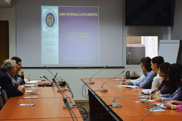 Instruire anticorupție pentru un grup de studenți ai IRIM