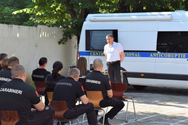 Despre integritate cu colegii din cadrul Centrului de Instrucție a Inspectoratului General de Carabinieri