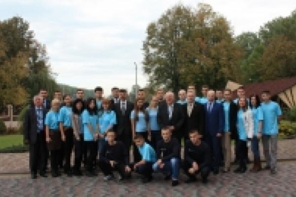 Doi studenţi din Moldova au ocupat locurile I şi II la Şcoala de toamnă „Tinerii împotriva corupţiei”