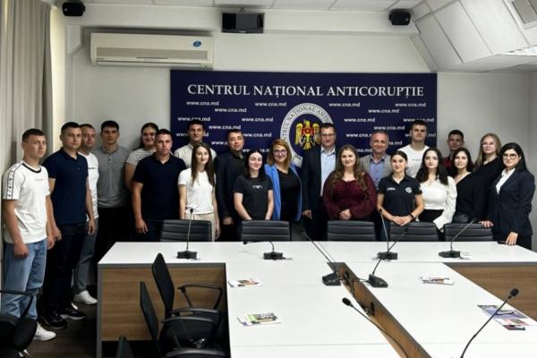 Un grup de studenți ai Academiei ”Ștefan cel Mare” a MAI, în vizită la CNA