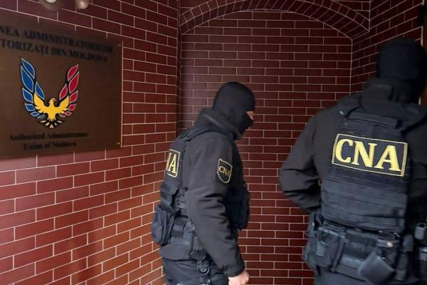 CNA și procurorii mun. Chișinău efectuează percheziții într-un dosar de abuz în serviciu cu prejudicii considerabile cauzate investitorilor unui bloc locativ
