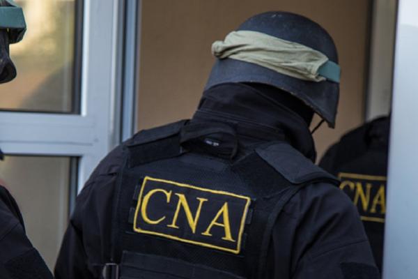 Șase angajați ai Inspectoratului de Poliție Botanica au fost reținuți de ofițerii CNA în cadrul unor dosare de corupere pasivă și activă comise în circumstanțe agravante