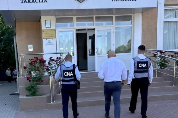 Președintele raionului Taraclia, șeful Comisiei construcții și un specialist în achiziții publice, vizați într-un dosar de trucare a licitațiilor și abuz de serviciu