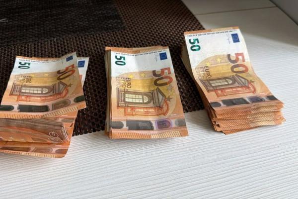 Un avocat din Chișinău este cercetat de CNA pentru trafic de influență. Ar fi pretins 10.000 de euro pentru eliberarea unui deținut