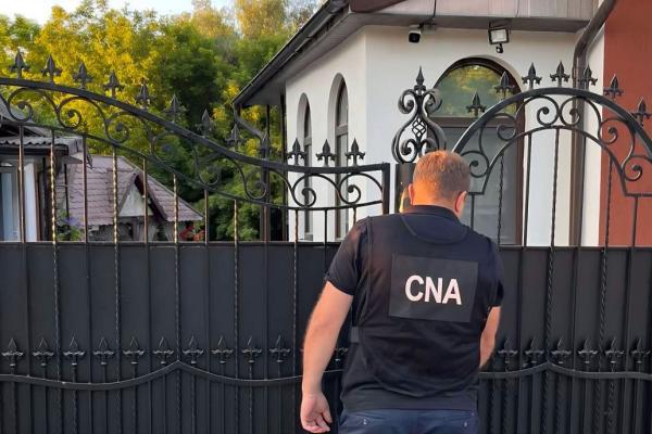 Un avocat, reținut de CNA și procurori într-un dosar de trafic de influență și escrocherie