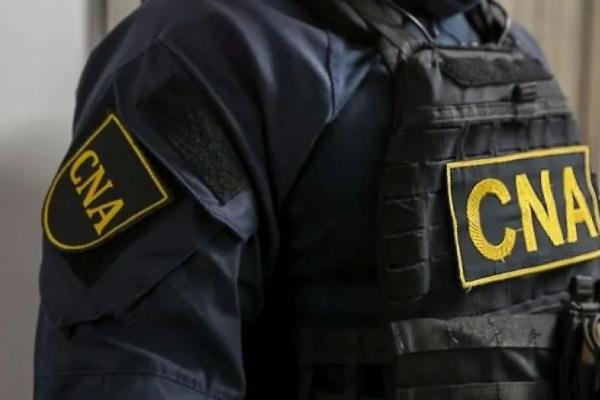 Un bărbat din Chișinău, investigat de CNA și PA pentru trafic de influență. Ar fi promis unui șofer să-l scape de un dosar penal pornit pentru conducere în stare de ebrietate, în schimbul a 6 000 de euro