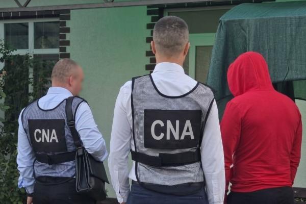 Permis de conducere contra 3500 de euro. CNA și procurorii au reținut un bărbat din Cahul într-un dosar de trafic de influență