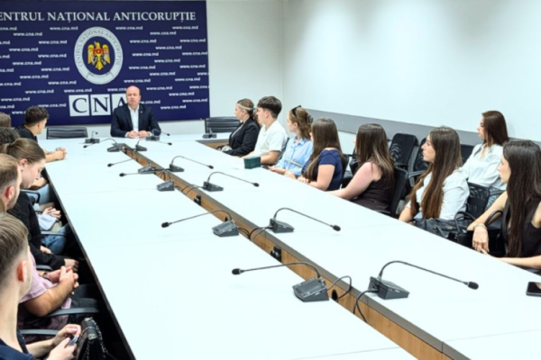 Peste 110 persoane din mediul academic și din domeniul sănătății publice au luat parte la două sesiuni de instruire organizate de ofițerii Centrului Național Anticorupție (CNA). Activitățile s-au concentrat pe mecanismele anticorupție, integritatea instituțională și gestionarea riscurilor specifice fiecărui sector.