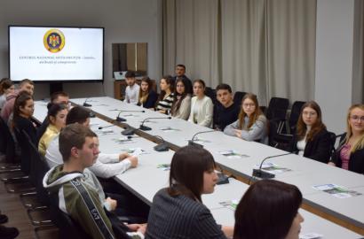 Prima vizita de studiu în 2023. Circa 50 de elevi ai Colegiului de Studii Administrative și Fiscale din Moldova au venit la CNA