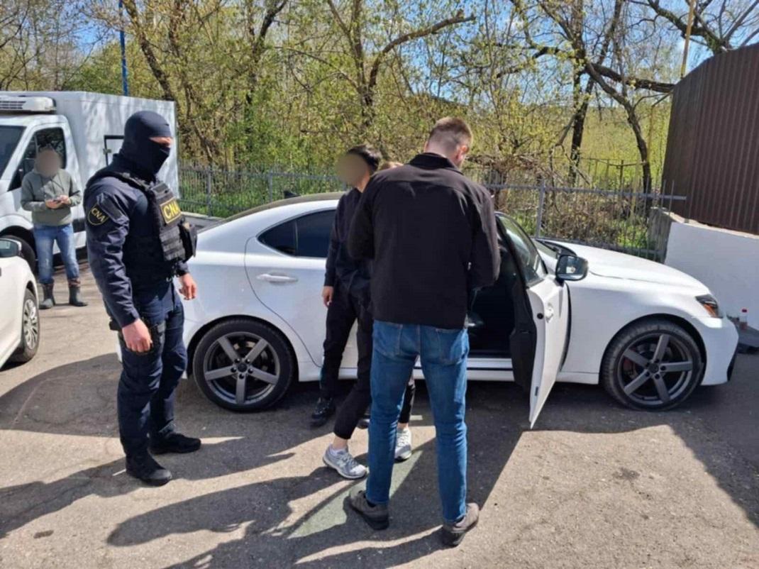 Doi polițiști și un intermediar, reținuți de CNA pentru o mită de 60 000 de lei în schimbul mușamalizării unui caz de conducere a mijlocului de transport în stare de ebrietate