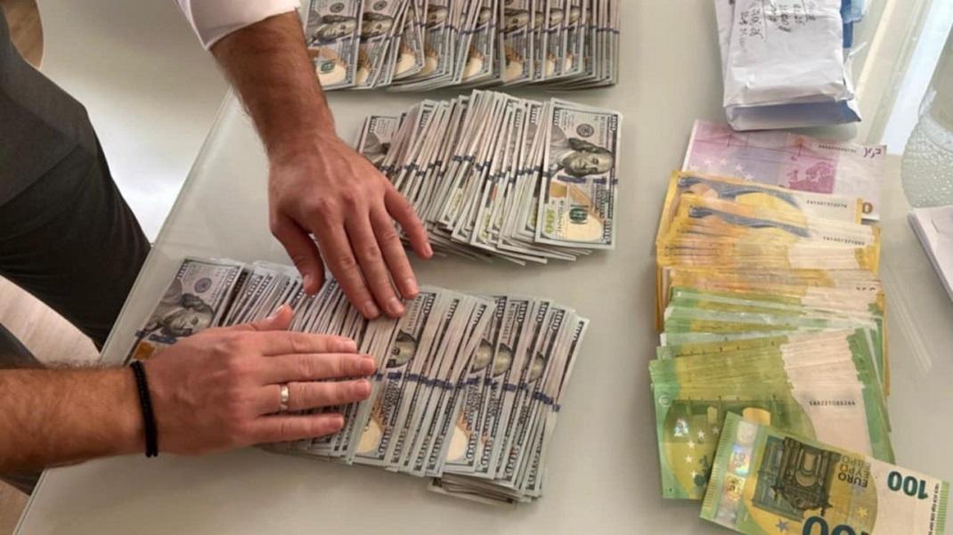 Percheziții în capitală, efectuate de CNA într-un dosar de corupere electorală. A fost ridicat peste 1 000 000 de lei de la persoane afiliate unei fundații din Rusia