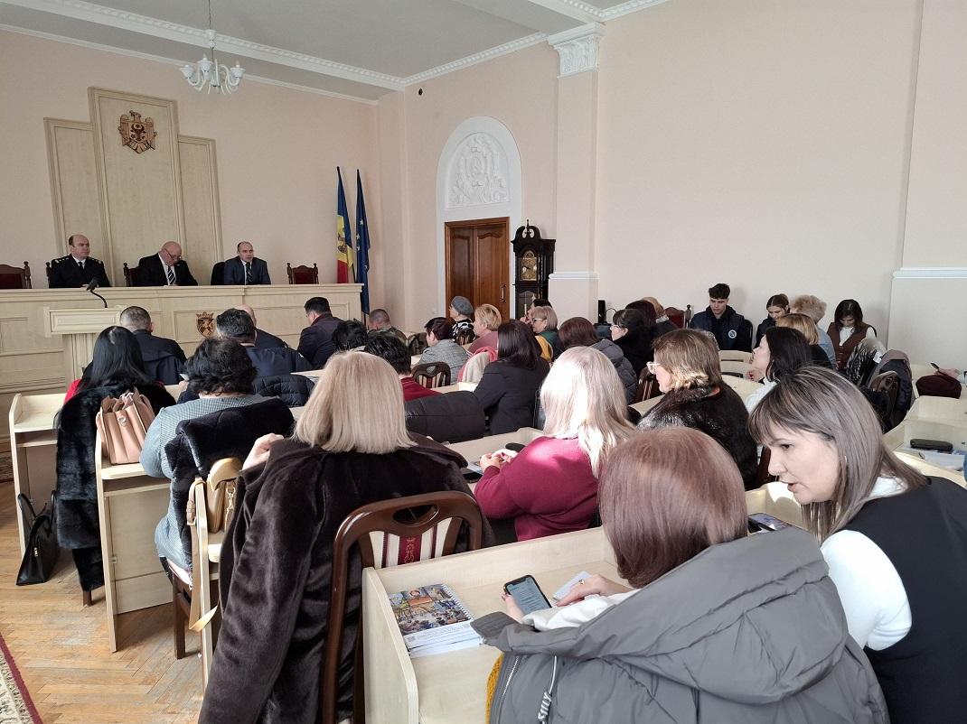Campania națională de informare „Decid cu Integritate – Aleg cu Responsabilitate” pentru promovarea integrității în procesul electoral a continuat la Fălești și Cahul