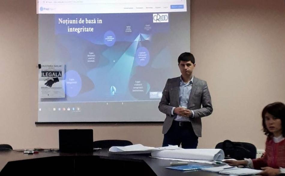 Un grup de 21 de studenți din cadrul Academiei de Studii Economice din Moldova, au participat la o discuție despre fenomenul corupției cu șeful Direcției educație anticorupție a CNA, Vitalie Moisei.  În cadrul discuției, care a avut loc la sediul Centrului Național Anticorupție, studenții au fost familiarizați cu metodele de prevenire a corupției și cu aspectele ce țin de fenomenul dat per ansamblu.  Totodată, studenților le-a fost desfășurată o excursie în izolatorul CNA, dar și în cadrul mai multor Direcț