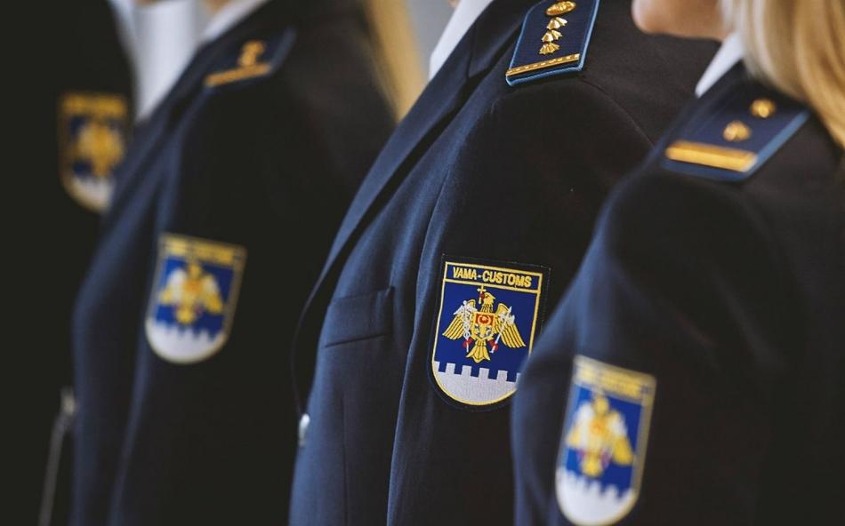  Inspectori stagiari ai Serviciului Vamal instruiţi