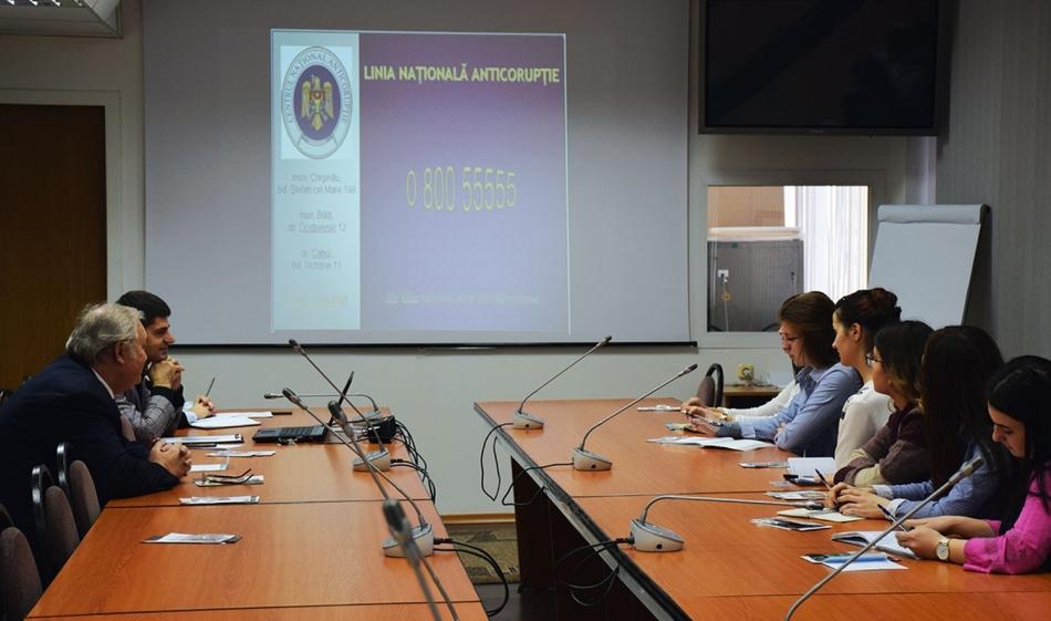 Instruire anticorupție pentru un grup de studenți ai IRIM