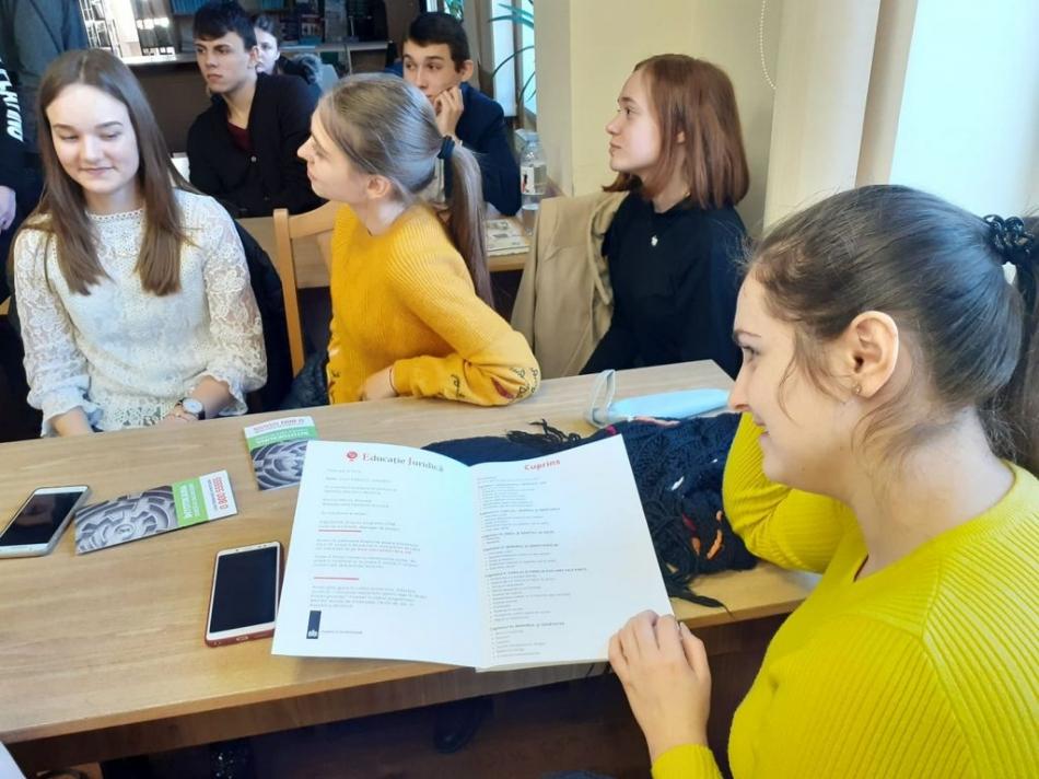 Trei lecții de educație juridică la Centrul de Excelență în Economie și Finanțe din Chișinău