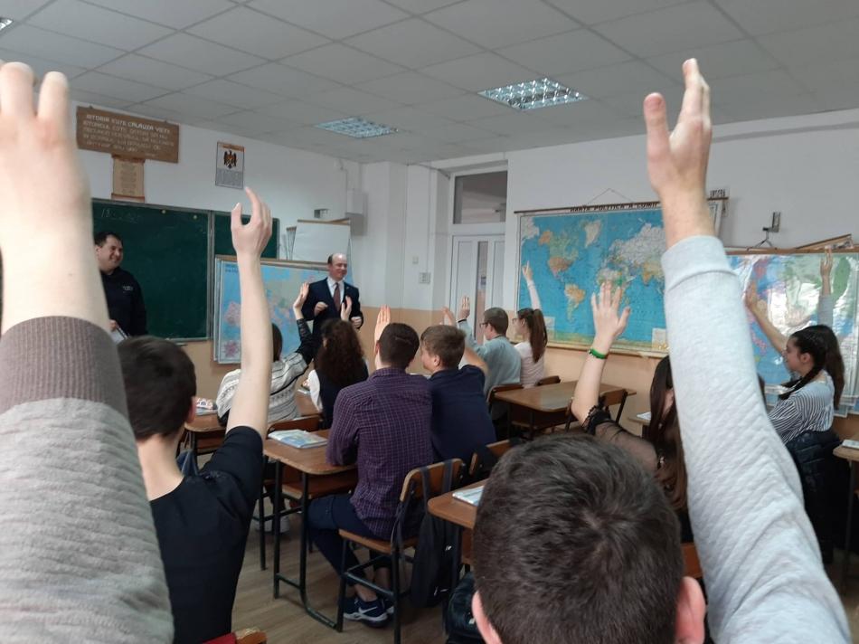 O lecție anticorupție la Liceul Teoretic Măgdăcești