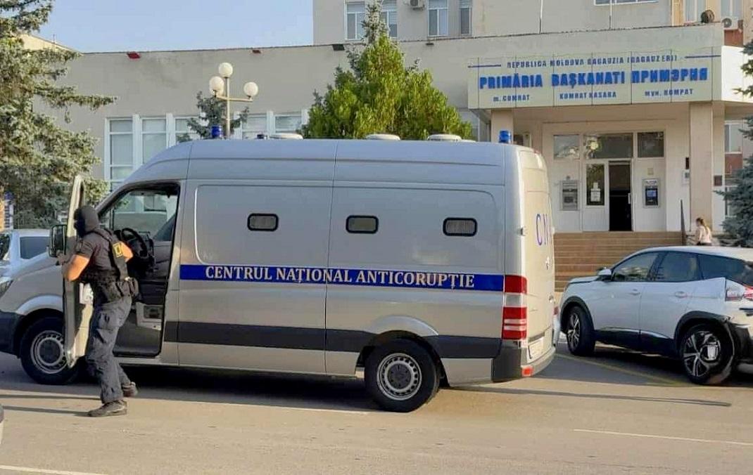 CNA și procurorii desfășoară acțiuni de urmărire penală în Chișinău și în sudul țării într-un dosar de finanțare ilegală a unui partid politic: 17 figuranți, inclusiv 4 persoane reținute
