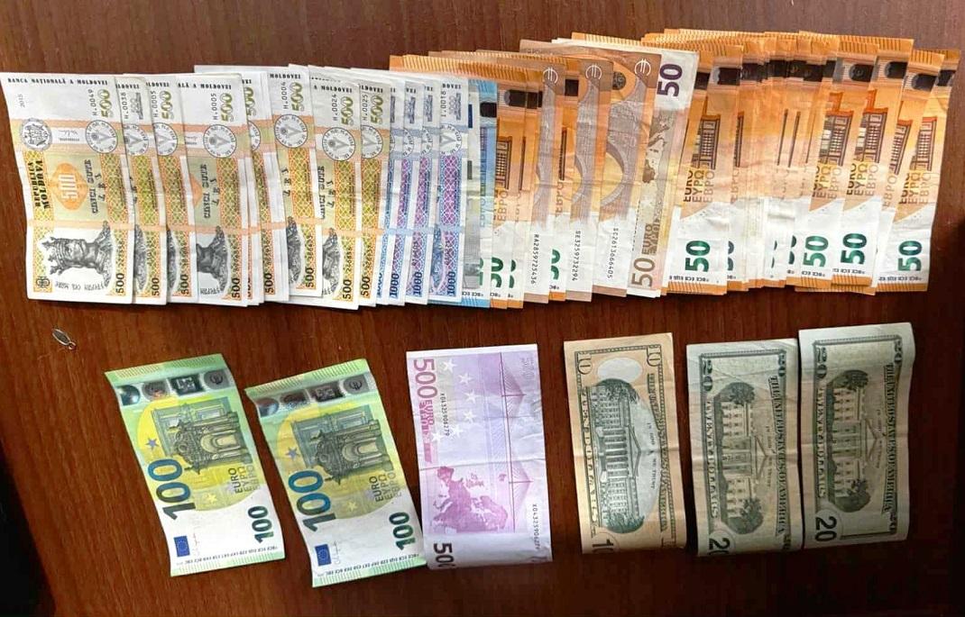 CNA operează percheziții în capitală. În vizor este un grup de persoane, antrenat în activități de dezinformare și manipulare a opiniei publice, contra cost, în interesul unor formațiuni politice