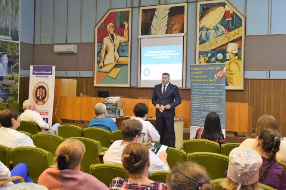 Ofiterii CNA, la Anenii Noi. Au fost reluate campaniile anticorupție pentru agenții publici