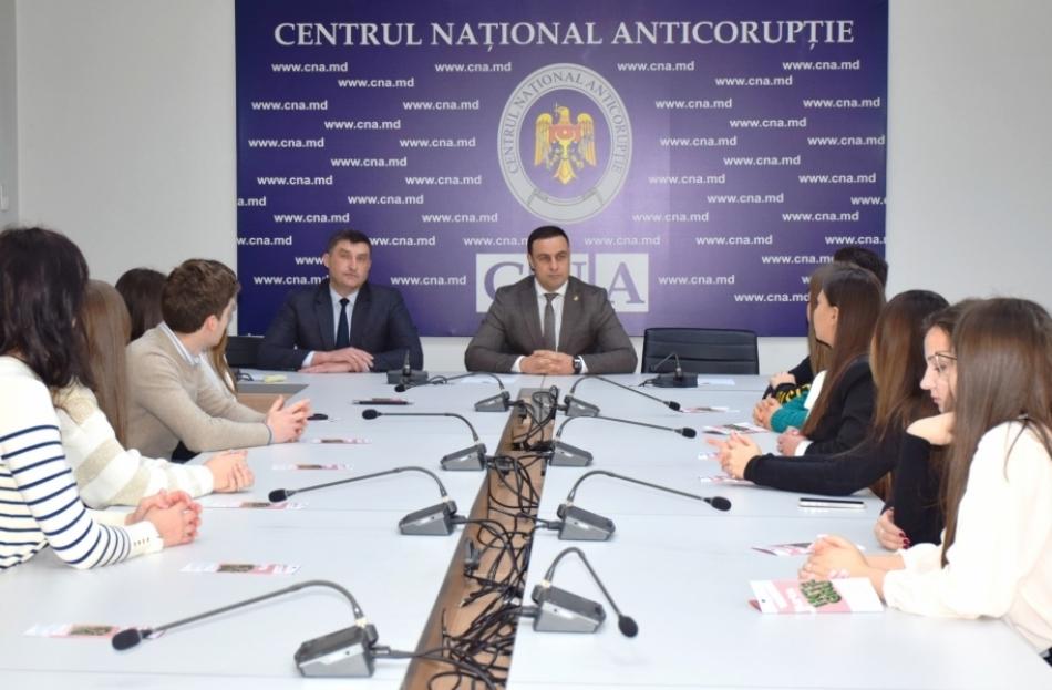 Un grup de studenți ai Facultății de Drept din cadrul USM a efectuat o vizită de informare la Centrul Național Anticorupție