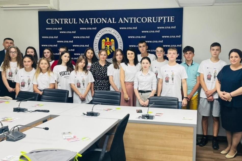 Vacanță activă. 20 de elevi din Cantemir au vizitat Centrul Național Anticorupție