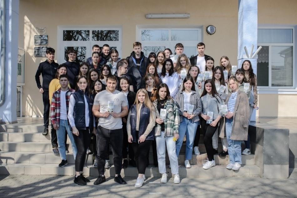 Campanie CNA-MEC: Elevi și cadre didactice din raionul Cimișlia au participat la o instruire despre riscurile și daunele corupției