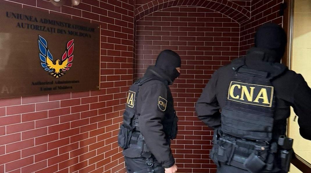 CNA și procurorii mun. Chișinău efectuează percheziții într-un dosar de abuz în serviciu cu prejudicii considerabile cauzate investitorilor unui bloc locativ