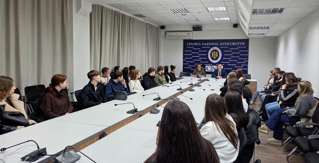 Peste 530 de funcționari, instruiți de CNA în cadrul activităților anticorupție desfășurate la Chișinău, Taraclia și Ceadîr-Lunga