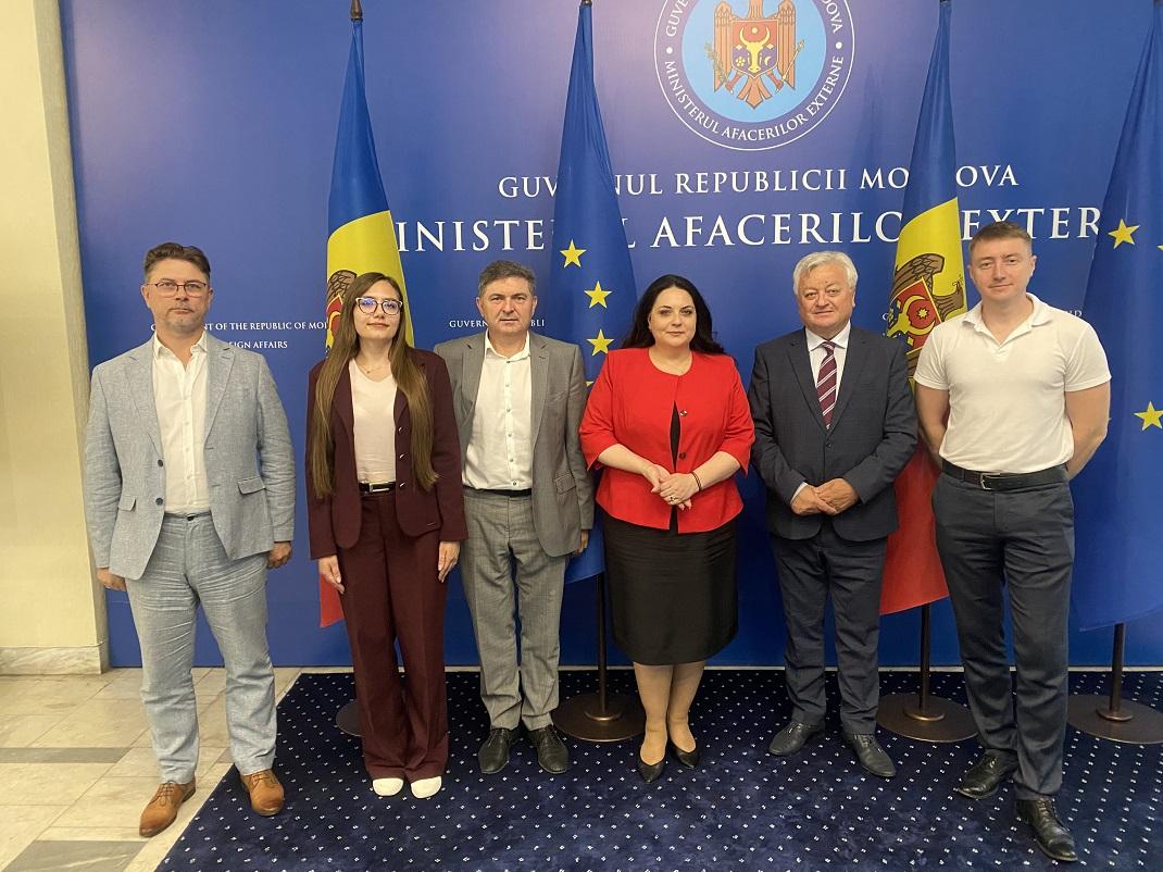 Peste 300 de persoane, instruite de CNA săptămâna aceasta: cursuri pentru diplomați, polițiști de frontieră și activități în taberele de vară