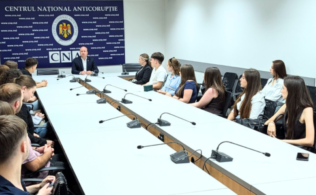 Peste 110 persoane din mediul academic și din domeniul sănătății publice au luat parte la două sesiuni de instruire organizate de ofițerii Centrului Național Anticorupție (CNA). Activitățile s-au concentrat pe mecanismele anticorupție, integritatea instituțională și gestionarea riscurilor specifice fiecărui sector.